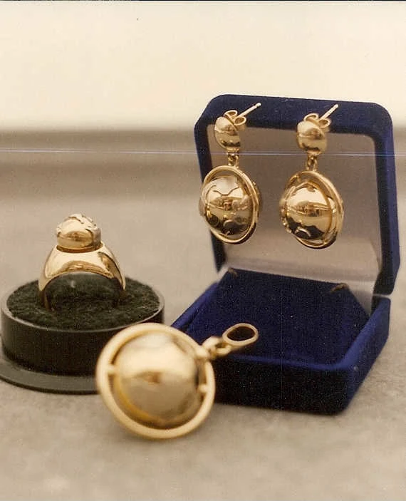 Kolczyki o motywie kuli ziemskiej