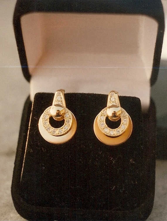 Obracające się złote kolczyki