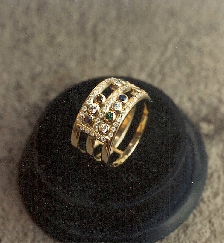 Ruchomy złoty pierścionek