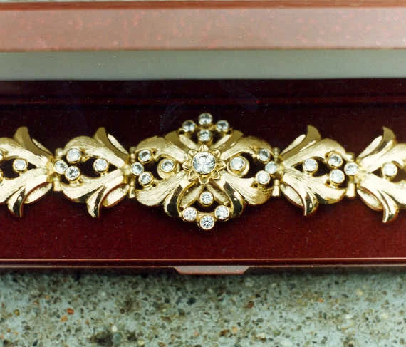 Wysadzana ręcznie robiona bransoleta