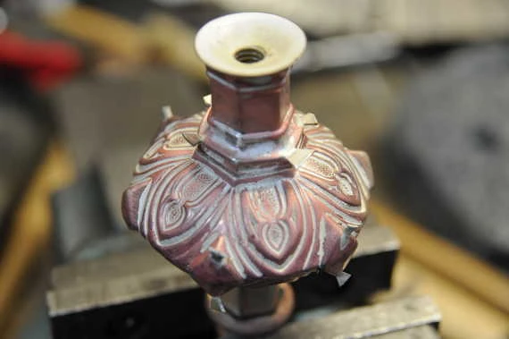 Zabytkowy element podczas renowacji