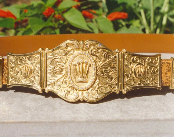 Kosztowna złota klamra do paska na zamówienie