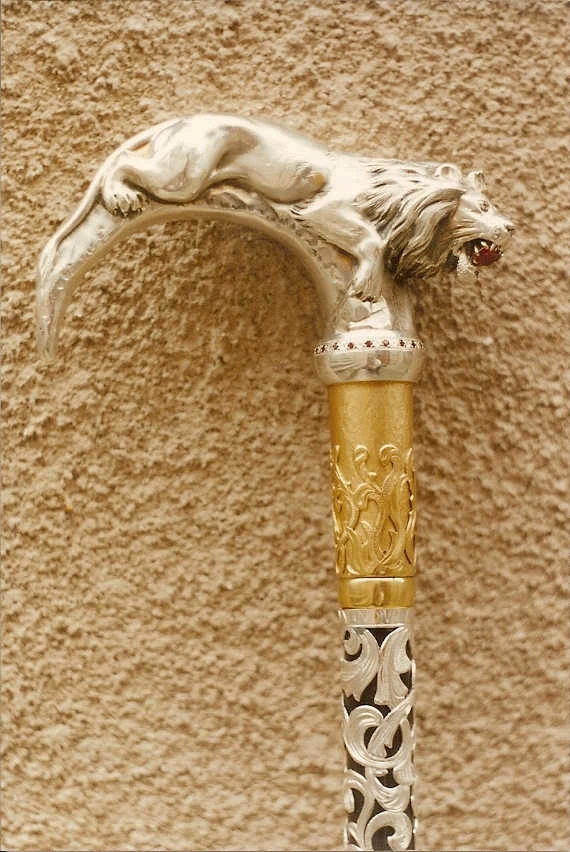 Bogato zdobiona rękojeść laski