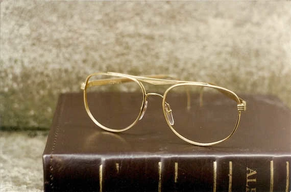 Złote oprawki do okularów