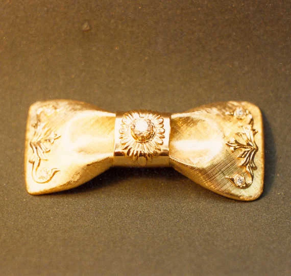 Złota mucha do garnituru