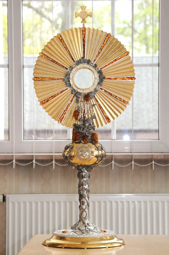 Złote dewocjonalia kościelne